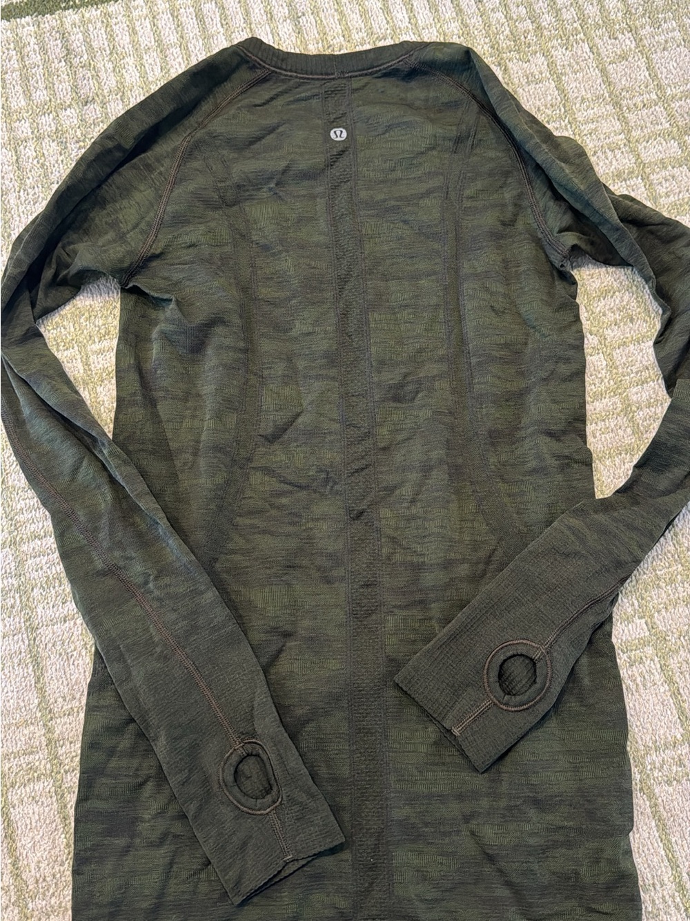 Lululemon swiftly tech green camo long sleeve size 4 

Great condition